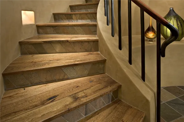 Красивая отделка бетонных лестниц для особняков и коттеджей. Чем отделать бетонную лестницу в частном доме. 2