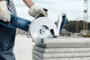 Как штробить бетон под проводку и трубы своими руками перфоратором или штроборезом? Пошаговая инструкция. Как работать штроборезом по бетону. 4