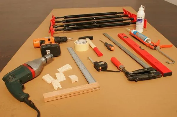 Умелые руки и набор строительных инструментов - все, что нужно для изготовления ящика из фанеры