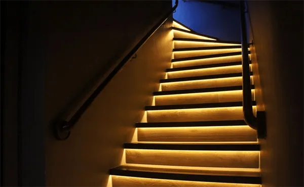Подсветка лестницы светодиодной лентой: принципиальные схемы. Сборка и монтаж системы. Как сделать подсветку лестницы. 2