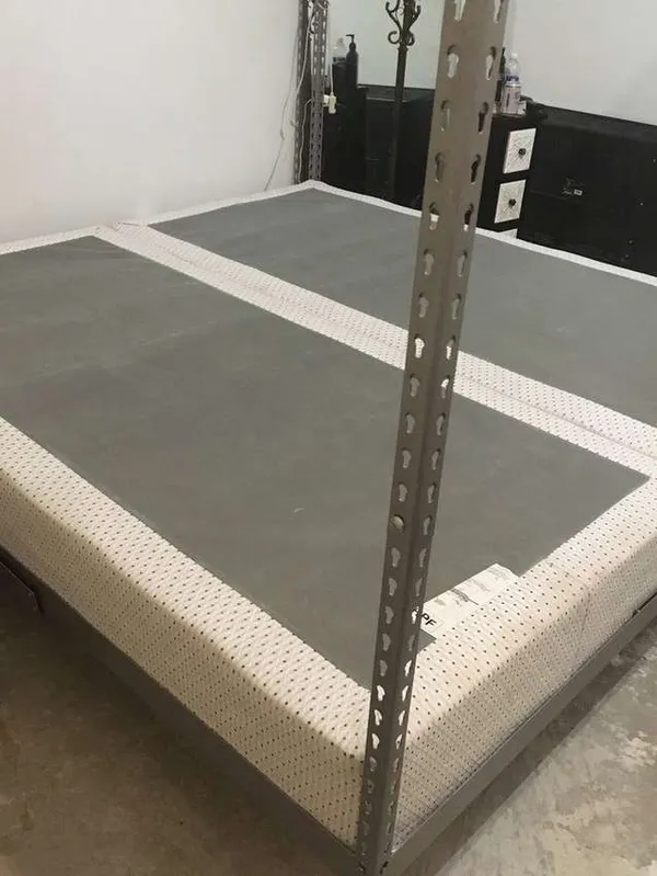 подвесная кровать из металла