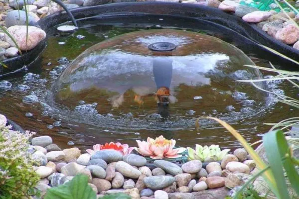 Садовый фонтан из пластиковой чаши