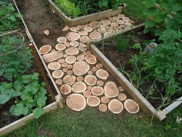 Пошаговая-инструкция-как-сделать-садовую-дорожку-из-спилов-дерева
