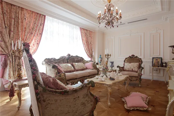 коричневый диван в гостиной барокко