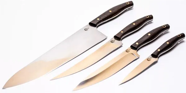 Набор из четырех стальных ножей