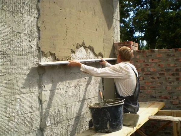Выравнивание стен фасада выполняется при необходимости