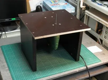 Простой самодельный стол для электролобзика из фанеры