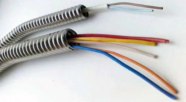 Как выполнить прокладку кабеля в гофре. Как протянуть кабель в гофру. 4