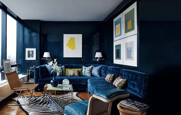 С синими оттенками можно отлично поиграть в дизайне: это и элегантные комнаты, и морские стили