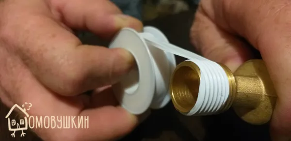 Правильная намотка фум ленты на резьбовые соединения. Как правильно наматывать фум ленту на резьбу. 4