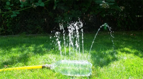 Эффективный садовый разбрызгиватель из ПП труб и ПЭТ бутылок. Как сделать распылитель воды своими руками. 2