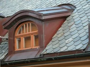 Слуховое окно на крыше: виды и особенности конструкции