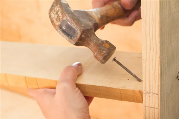 Как прикрепить деревянный брус к кирпичной стене. Как закрепить брусок к кирпичной стене. 7