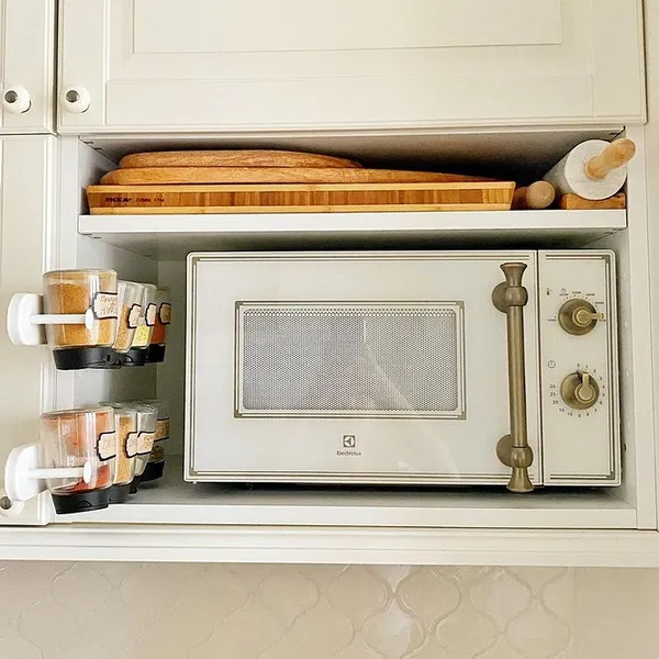 Как правильно разместить все на кухне: основные зоны хранения вещей. Как организовать пространство на кухне в ящиках. 6