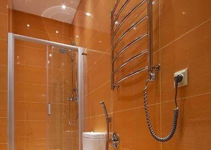 Правильный перенос водяного полотенцесушителя без проблем с законом. Как перенести полотенцесушитель в ванной на другую стену. 13