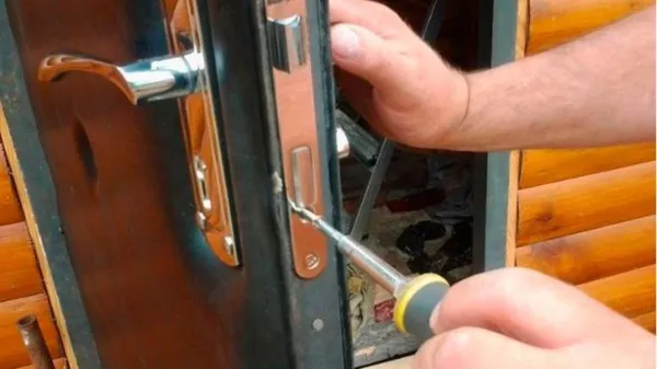 Самостоятельная замена замка на входной металлической двери. Как снять замок с двери входной металлической. 10