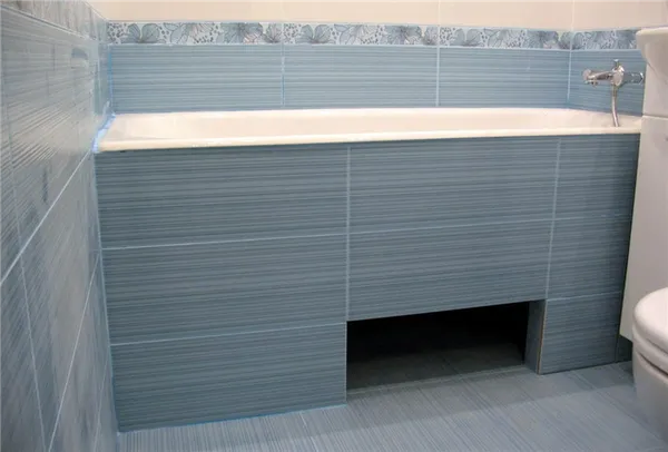 7 популярных способов как заделать стык между ванной и стеной. Зачем кладеи жевачки под ванну. 4