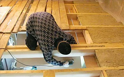 Утепление потолка в доме с холодной крышей: варианты и материалы для теплоизоляции. Какой утеплитель лучше для потолка. 16