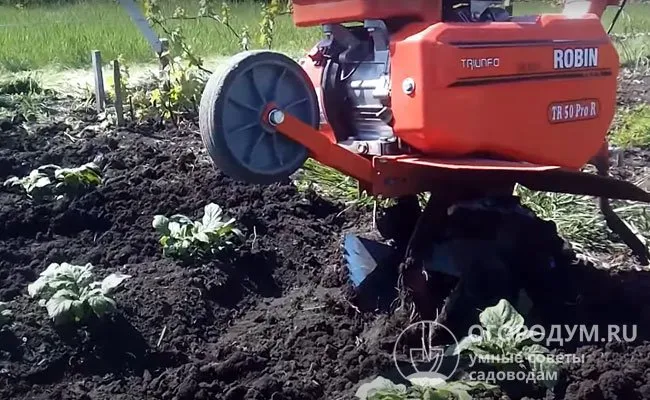 Пропеллерные фрезы хорошо справляются с разрыхлением уплотненной спрессованной земли