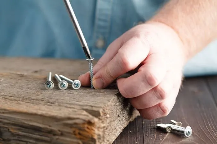 Замена инструмента с изношенным жалом может помочь решить проблему. /Фото: woodworkboss.com