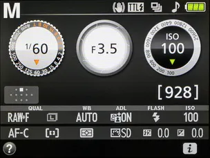 Дисплей фотокамеры Nikon D5600, где отображены основные параметры экспозиции; сейчас установлена диафрагма f/3,5.